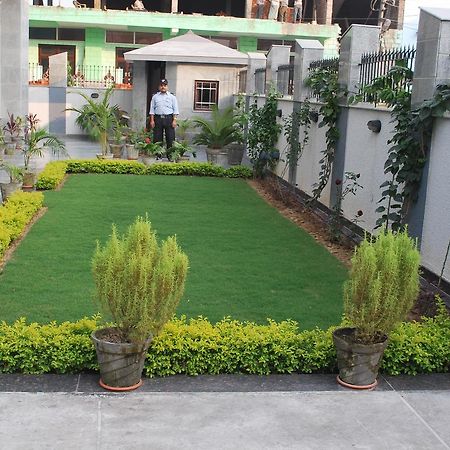 The Urmi Hotell Haridwār Exteriör bild