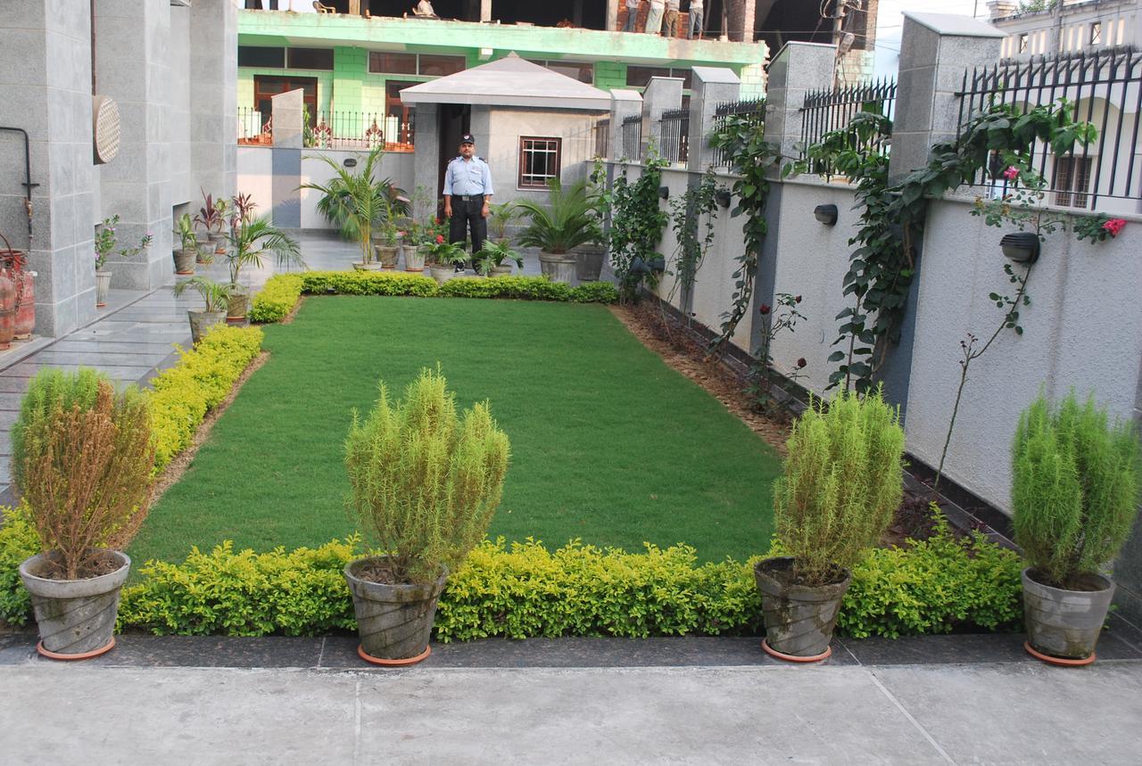 The Urmi Hotell Haridwār Exteriör bild